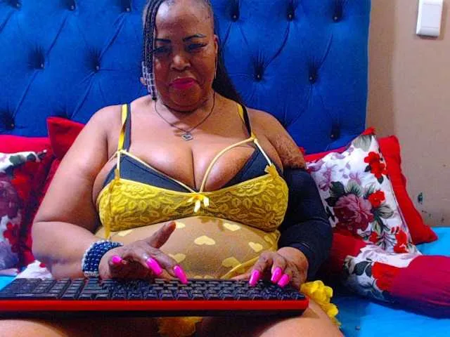 Libely – webcam model profile photo Image 17