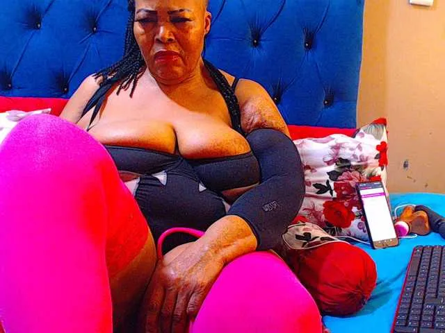 Libely – webcam model profile photo Image 4