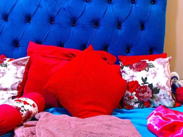 Libely – webcam model profile photo Image 6