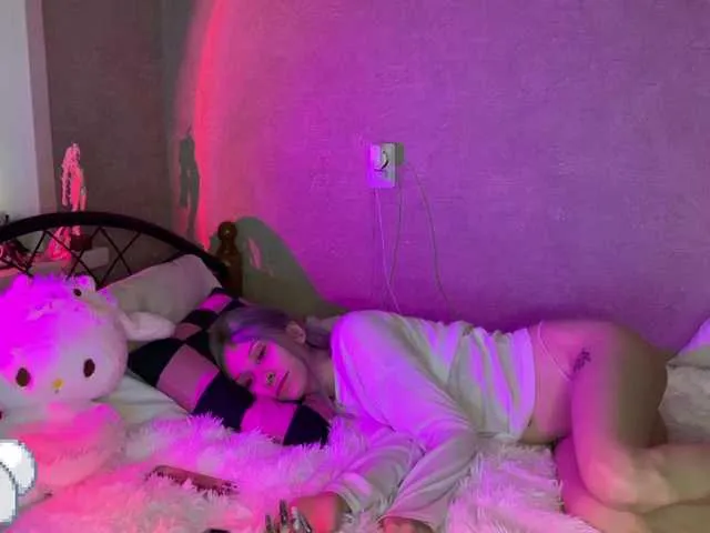 TUYA2 – webcam model profile photo Image 10