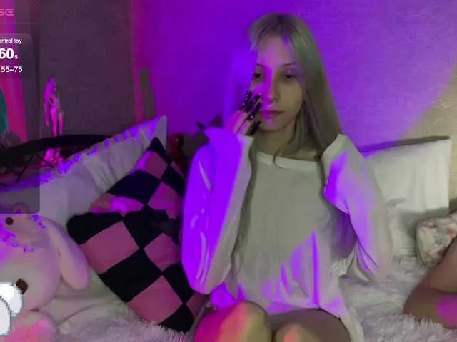 TUYA2 – webcam model profile photo Image 11