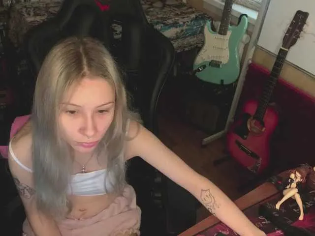TUYA2 – webcam model profile photo Image 3
