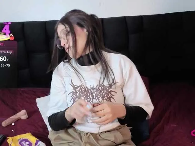 British_EmJess – webcam model profile photo Image 15