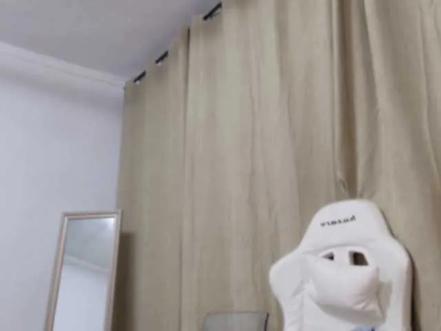 IvyCooper – webcam model profile photo Image 10