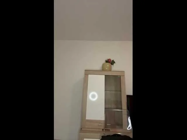 IvyCooper – webcam model profile photo Image 8