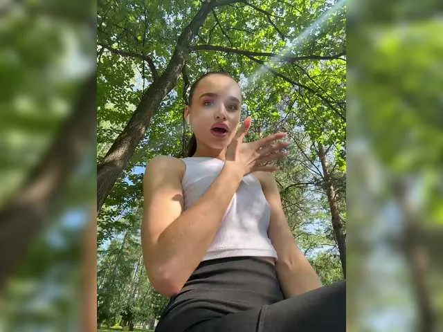 MarilynRainbow – webcam model profile photo Image 2