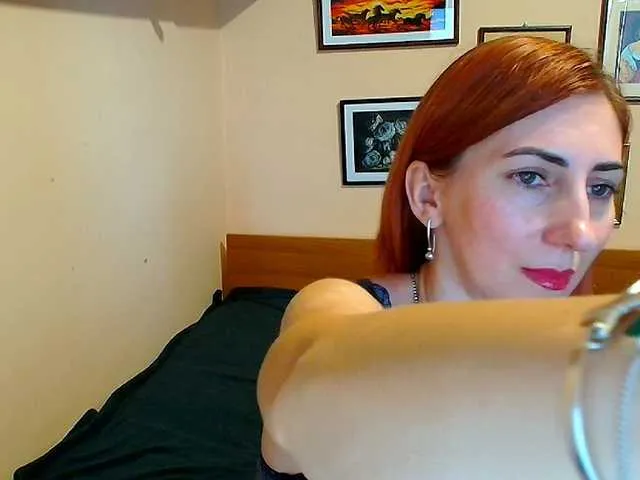 SuRomero – webcam model profile photo Image 7