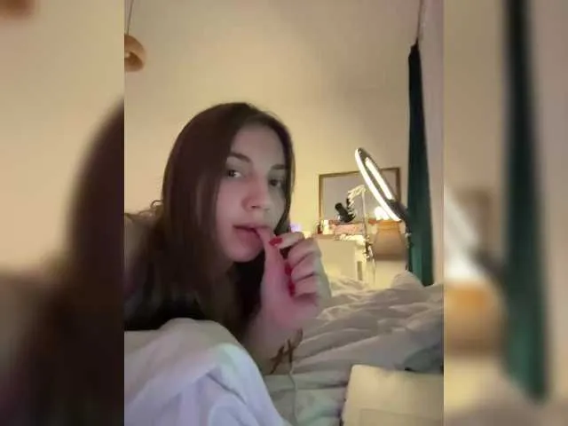 BrookeBratXO – webcam model profile photo Image 15