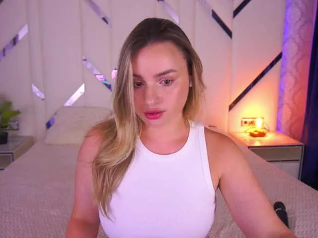 GinaAngelina – webcam model profile photo Image 11