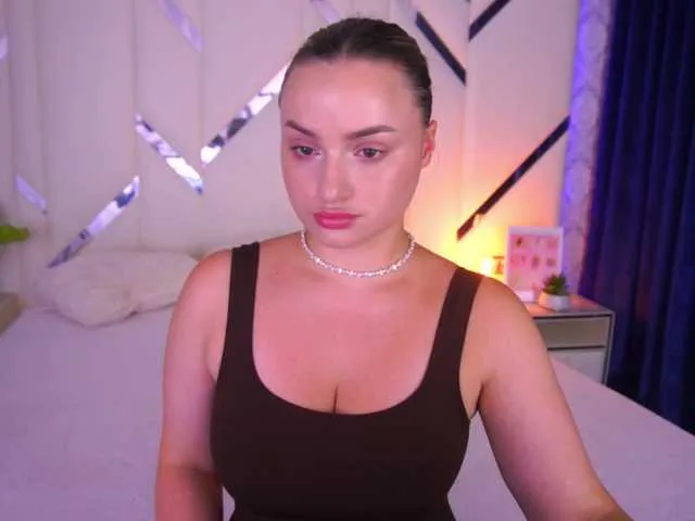 GinaAngelina – webcam model profile photo Image 12