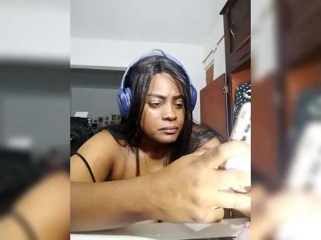 LorrySkye – webcam model profile photo Image 12