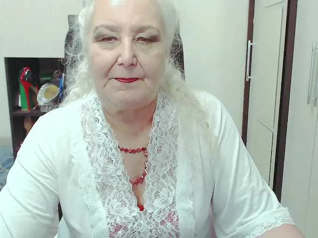 GlamGran – webcam model profile photo Image 13