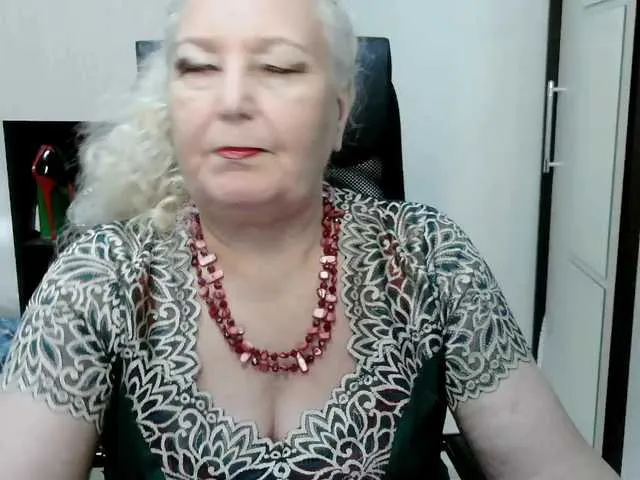 GlamGran – webcam model profile photo Image 16