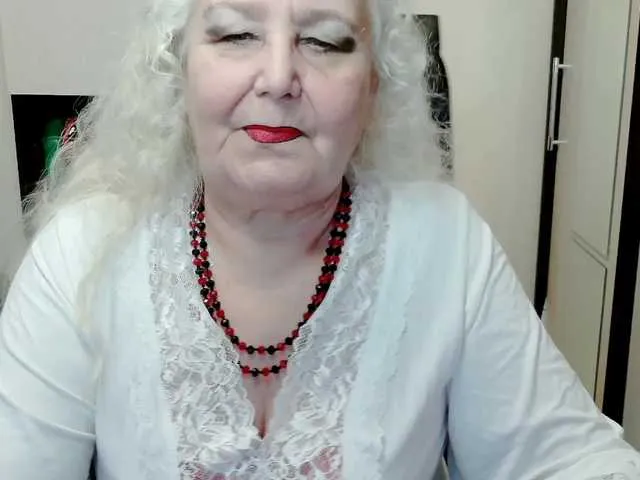 GlamGran – webcam model profile photo Image 17