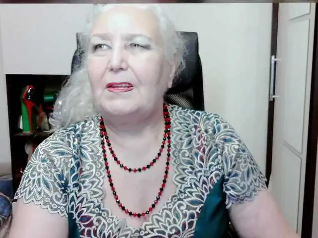 GlamGran – webcam model profile photo Image 18