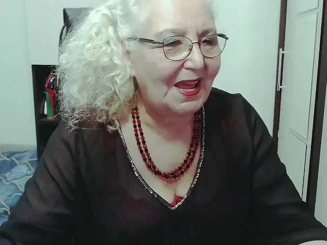 GlamGran – webcam model profile photo Image 5
