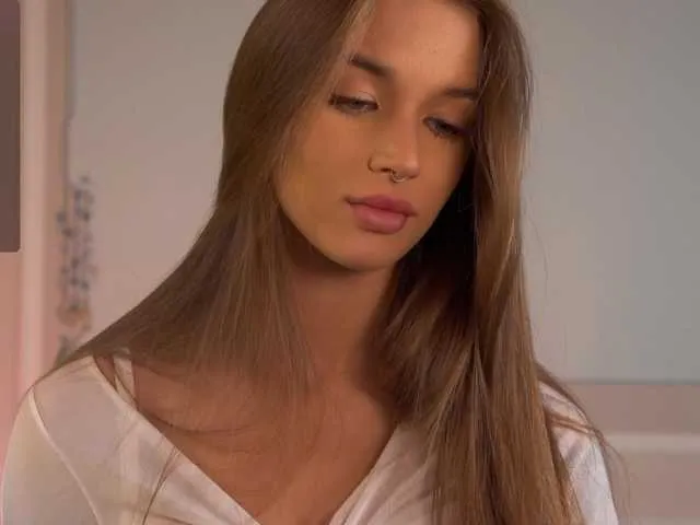 KateDivineUK – webcam model profile photo Image 19