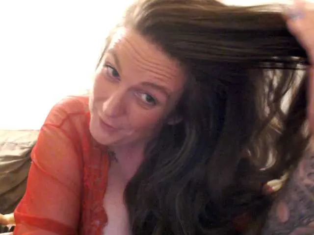 British_EmJess – webcam model profile photo Image 7