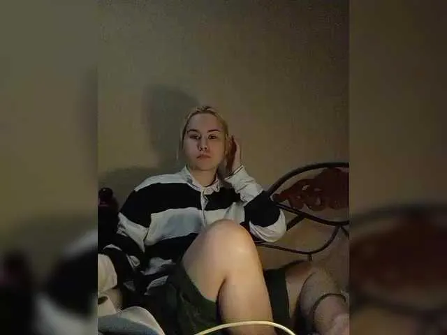 Blondebaddie22 – webcam model profile photo Image 2