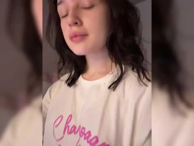 LoraDevine – webcam model profile photo Image 14