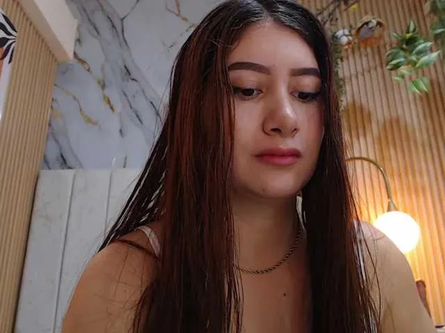 GoldenTeen20 – webcam model profile photo Image 12