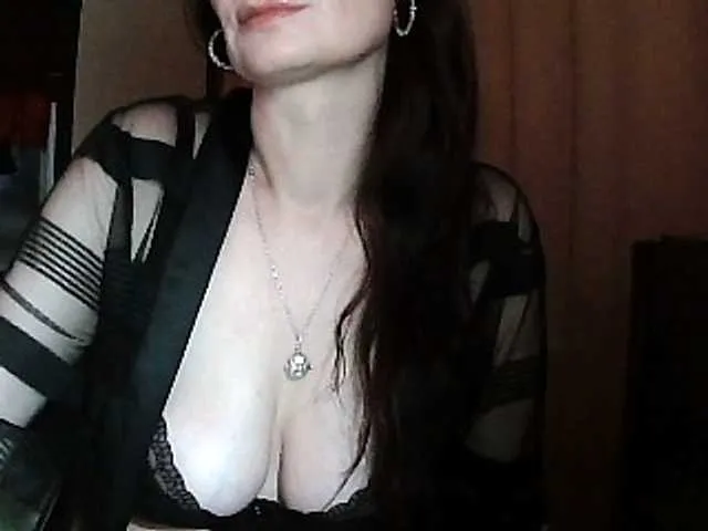 Zaradavis – webcam model profile photo Image 9