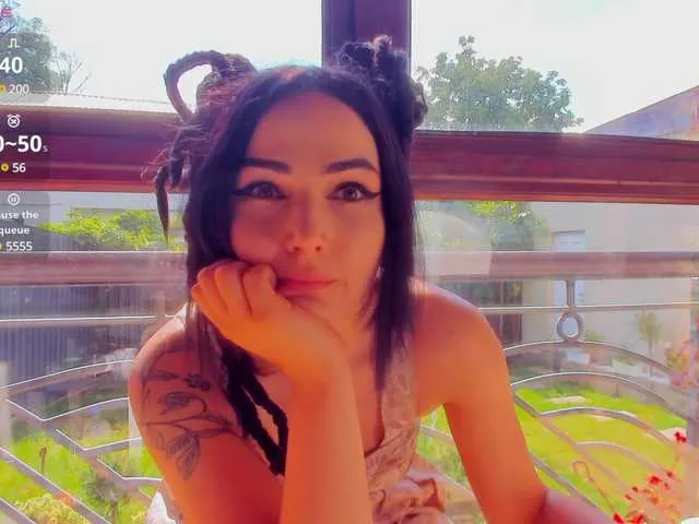 SashaVaughn – webcam model profile photo Image 5