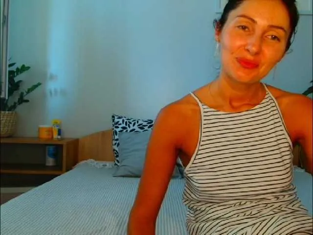 MissKristal – webcam model profile photo Image 6