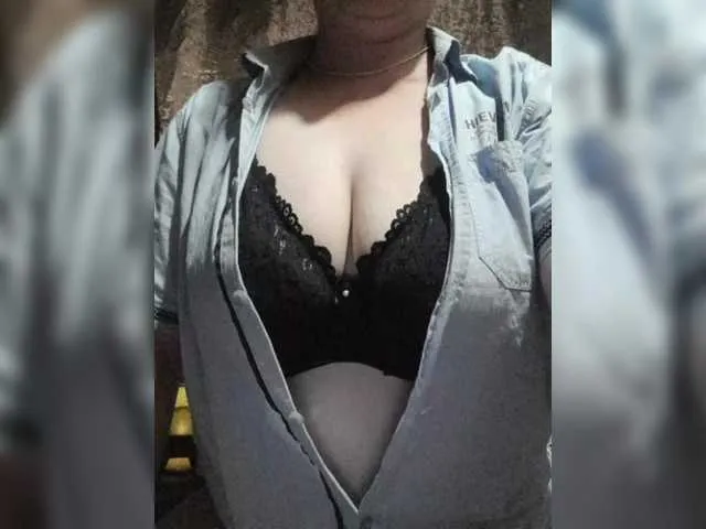 blondeangel_4u2 – webcam model profile photo Image 18