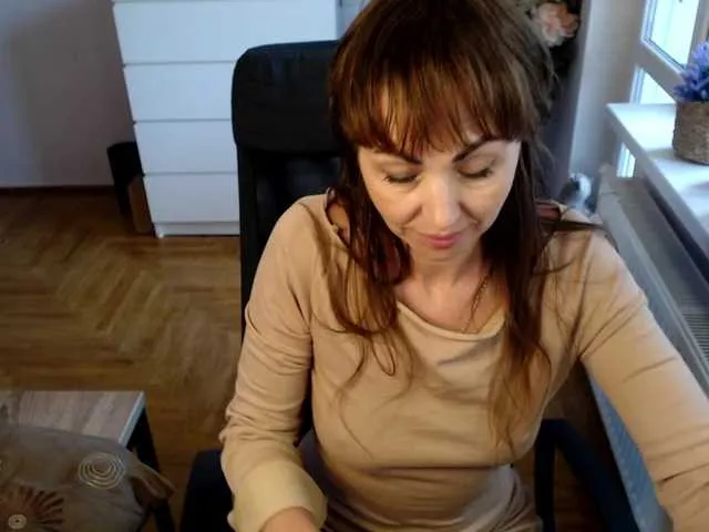 GlamGran – webcam model profile photo Image 3