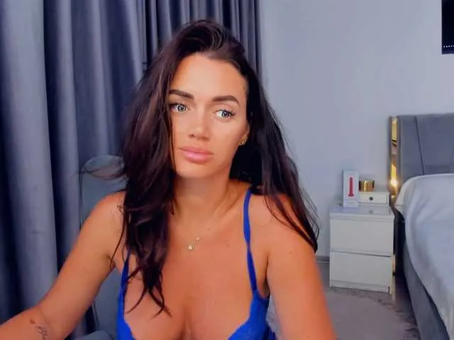 Vikibru – webcam model profile photo Image 7