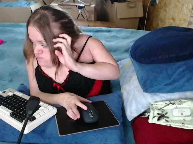 milli1983 – webcam model profile photo Image 15