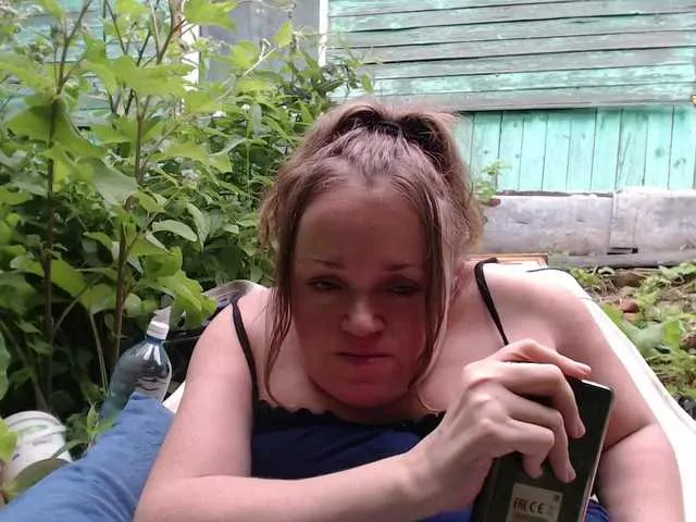 milli1983 – webcam model profile photo Image 4