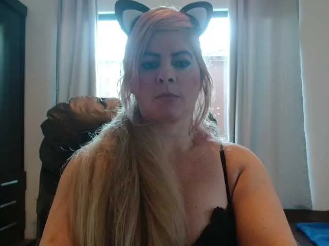 SelennaMoon – webcam model profile photo Image 5