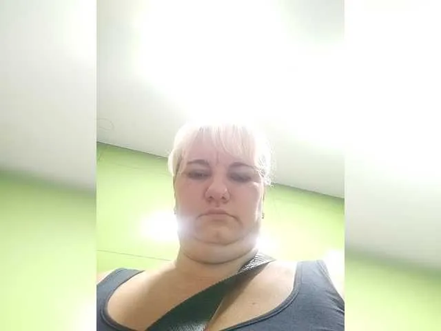 BlondeScarlettx – webcam model profile photo Image 3