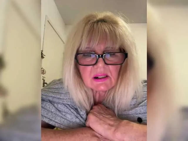 blondeangel_4u2 – webcam model profile photo Image 4