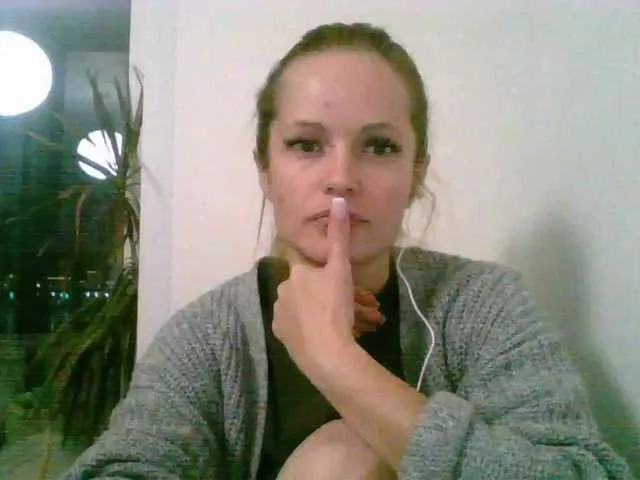 Libely – webcam model profile photo Image 4