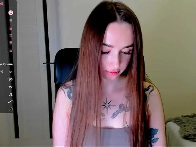 famouswomen – webcam model profile photo Image 4