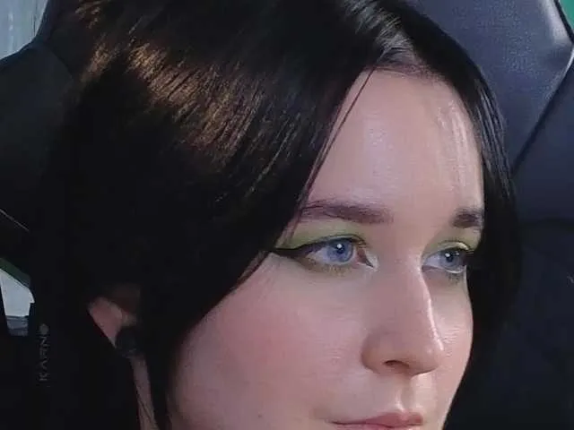 Erin- – webcam model profile photo Image 4