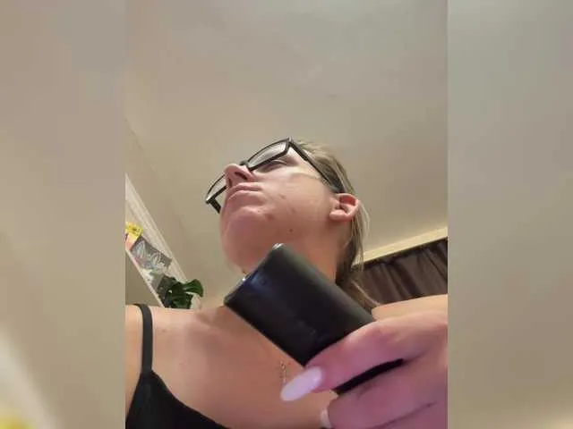 Kissmisswow – webcam model profile photo