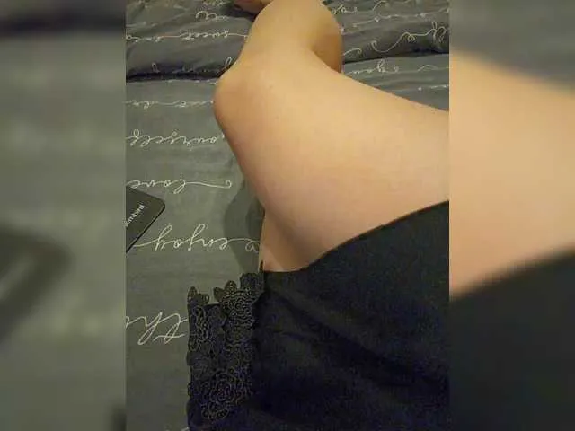 LoraDevine – webcam model profile photo Image 12