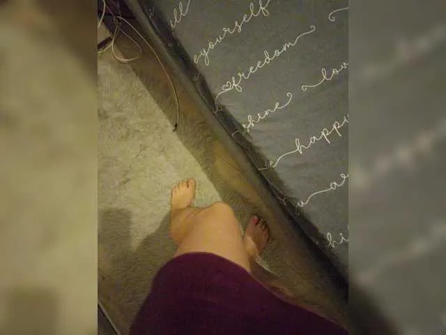 LoraDevine – webcam model profile photo Image 16