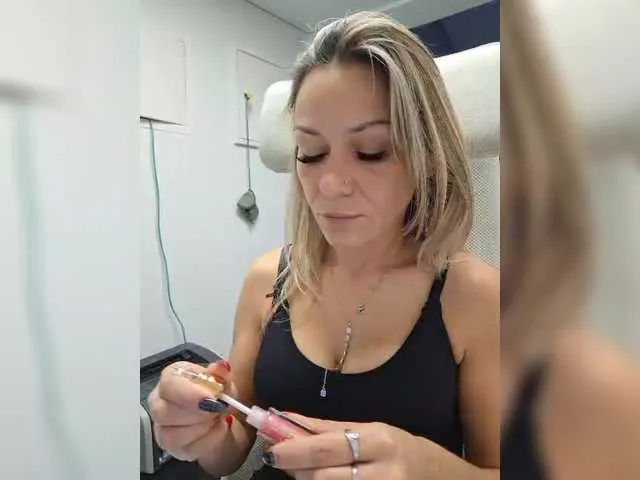 LorrySkye – webcam model profile photo Image 5