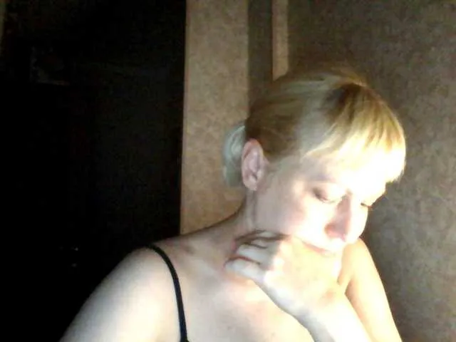 KateDivineUK – webcam model profile photo Image 15