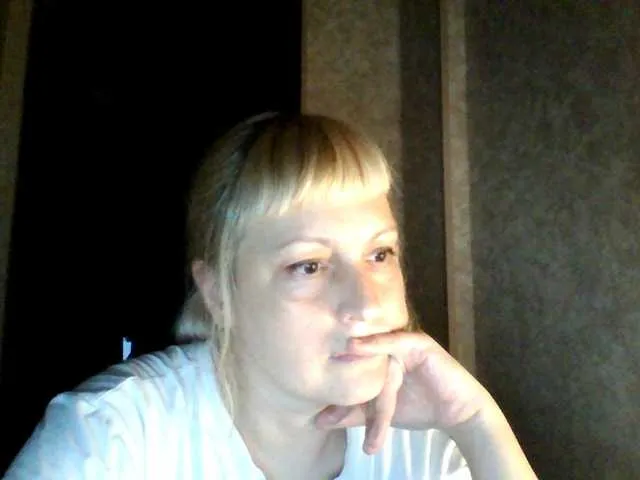 KateDivineUK – webcam model profile photo Image 2