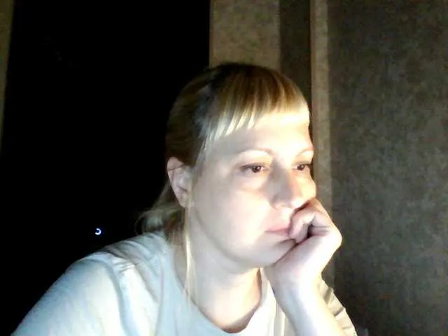 KateDivineUK – webcam model profile photo Image 3