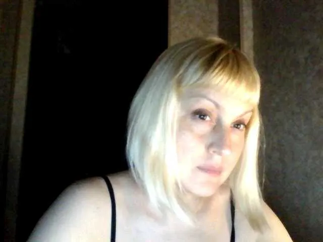 KateDivineUK – webcam model profile photo Image 6