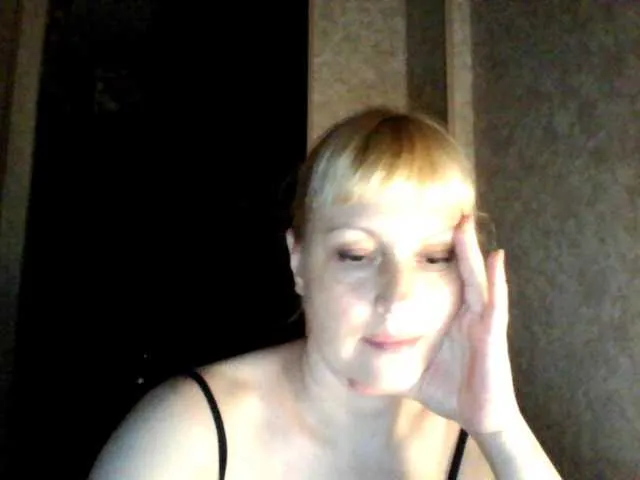 KateDivineUK – webcam model profile photo Image 7