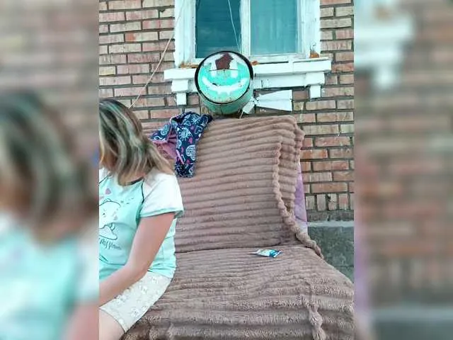 milli1983 – webcam model profile photo Image 3