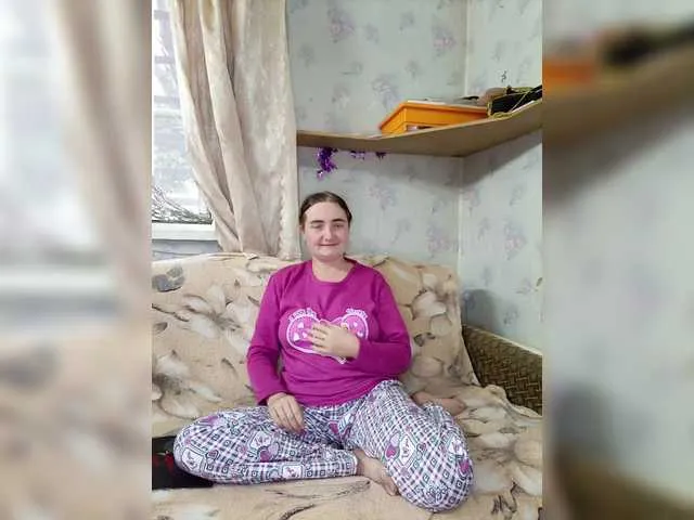 milli1983 – webcam model profile photo Image 4